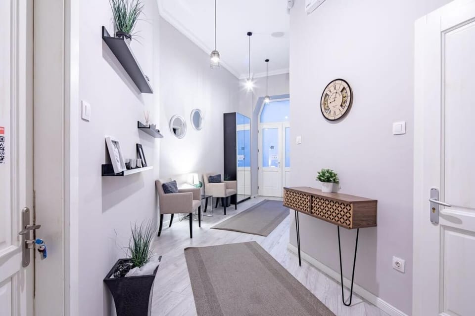 Very Central - Comfy - Design Studio Apartment in Budapest