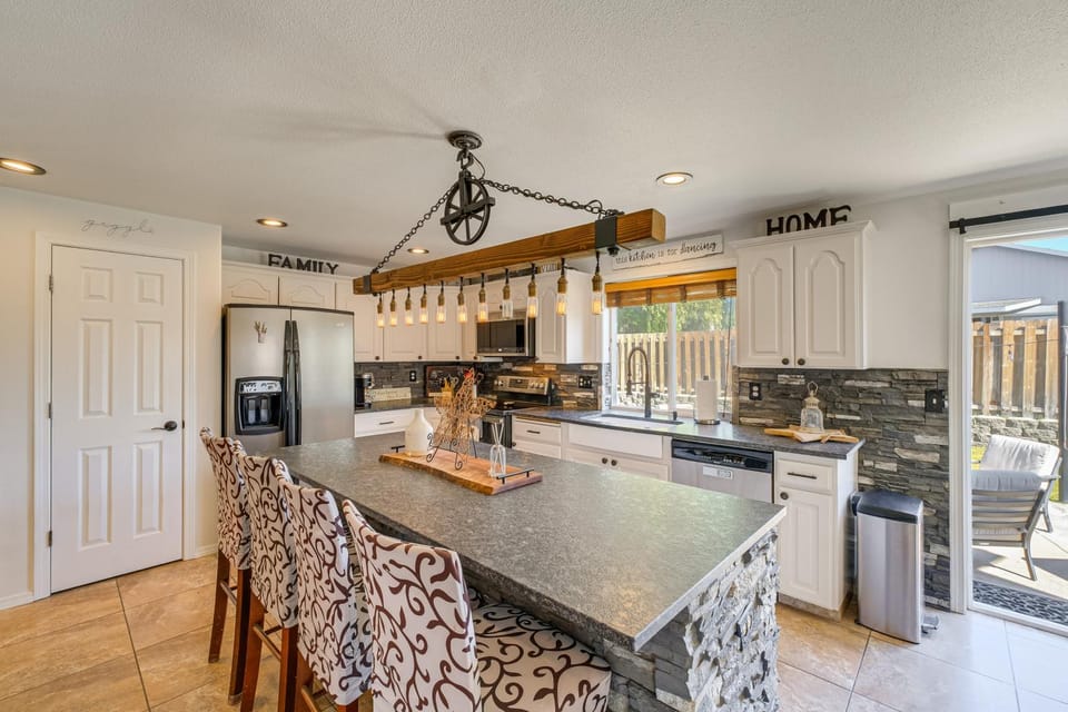 5BR Home Near Breweries Wineries Weddings and More House in Moxee