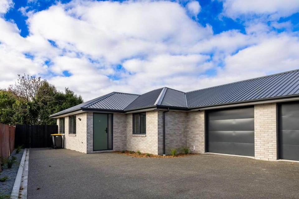 Two Houses in Price of One Dickson Big Stay!! House in Christchurch