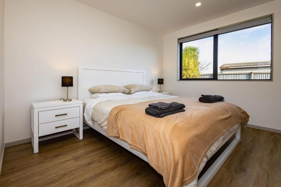Two Houses in Price of One Dickson Big Stay!! House in Christchurch