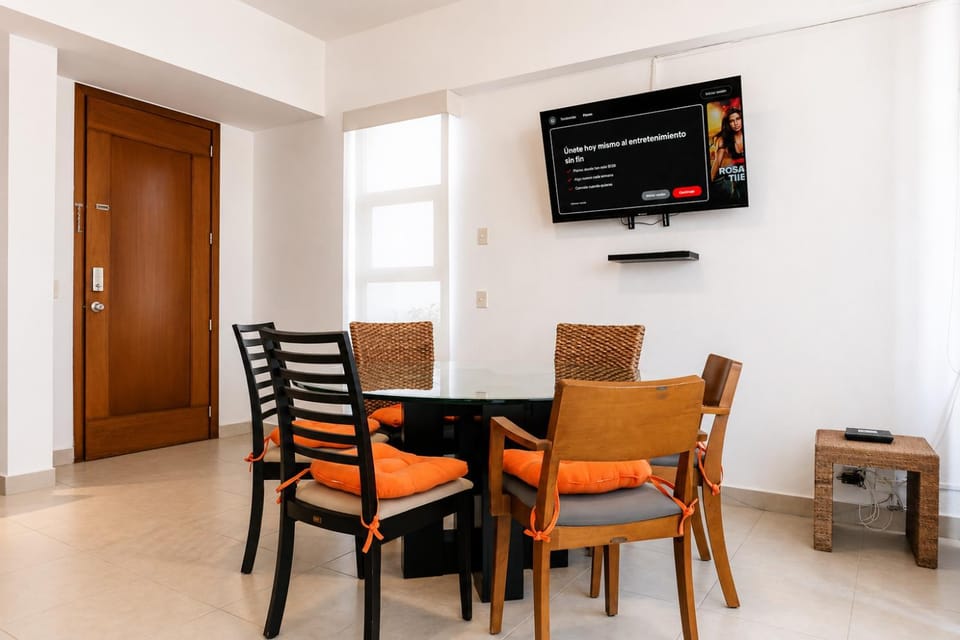 Communal lounge/ TV room, Dining area