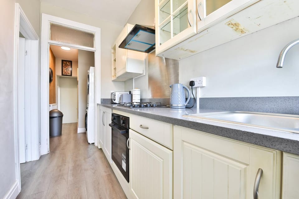 Modern Birchgrove 2BR Apartment Near City Centre Apartment in Cardiff