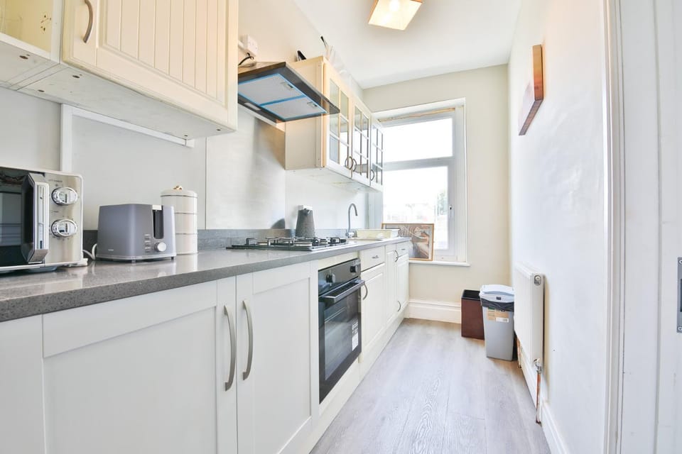 Modern Birchgrove 2BR Apartment Near City Centre Apartment in Cardiff