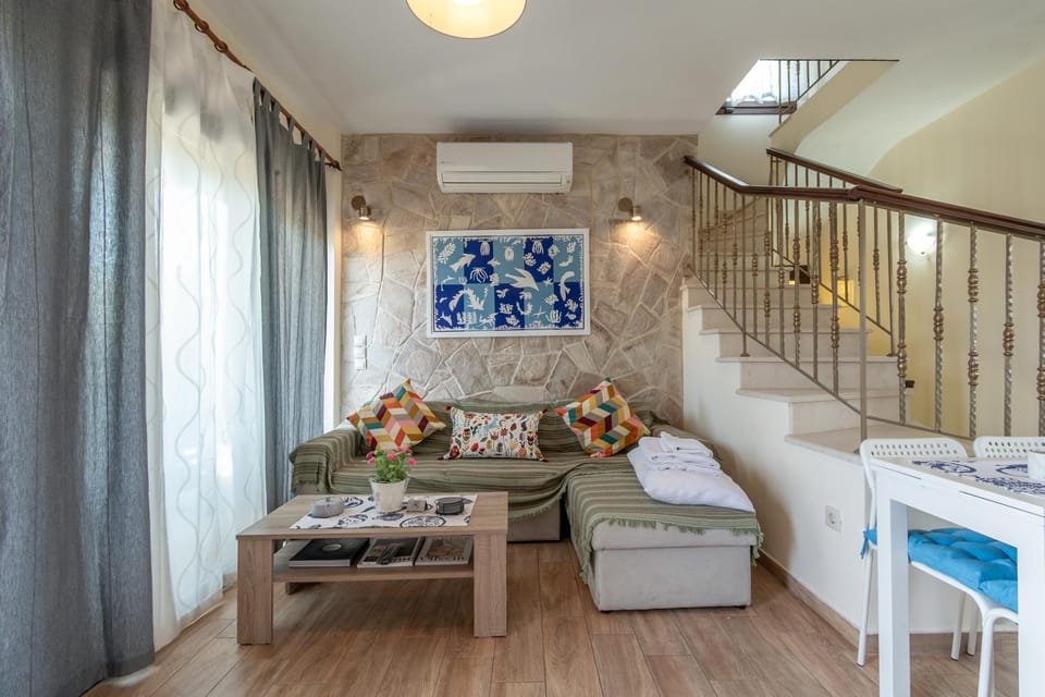 Living room, Photo of the whole room, Seating area