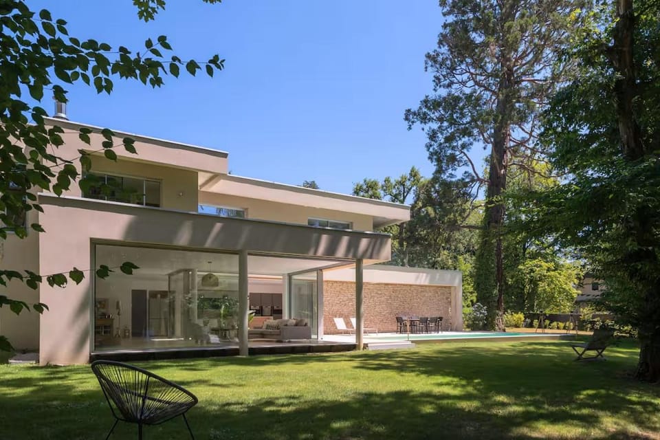 Contemporary house, 270 m heated pool air conditioning Villa in Auvergne-Rhône-Alpes