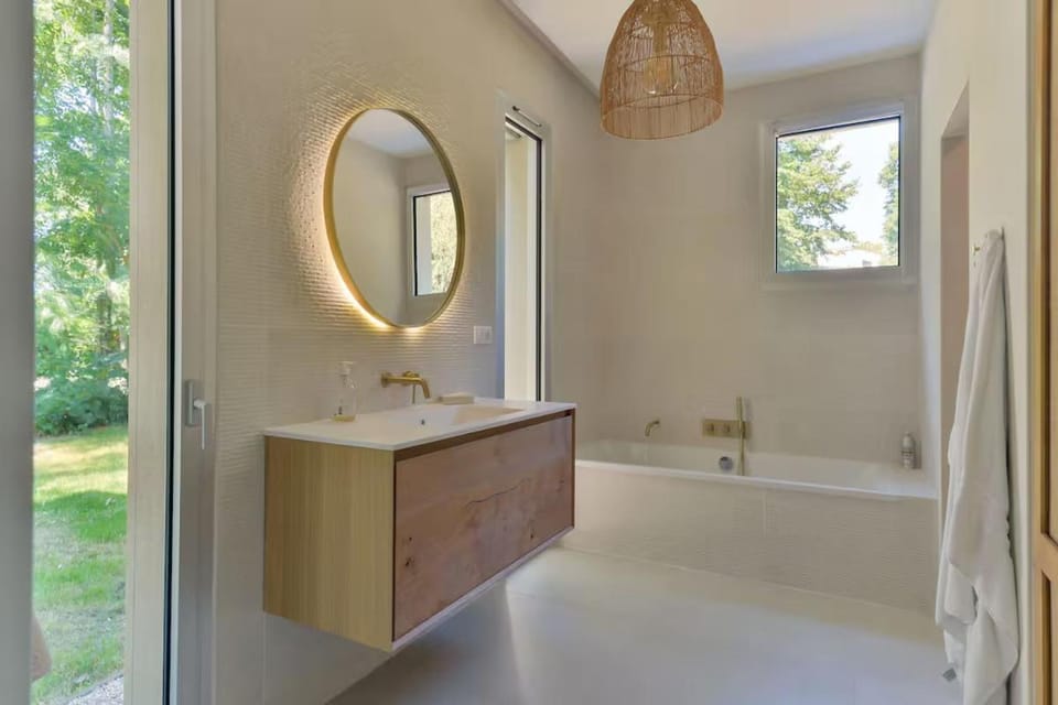 Contemporary house, 270 m heated pool air conditioning Villa in Auvergne-Rhône-Alpes