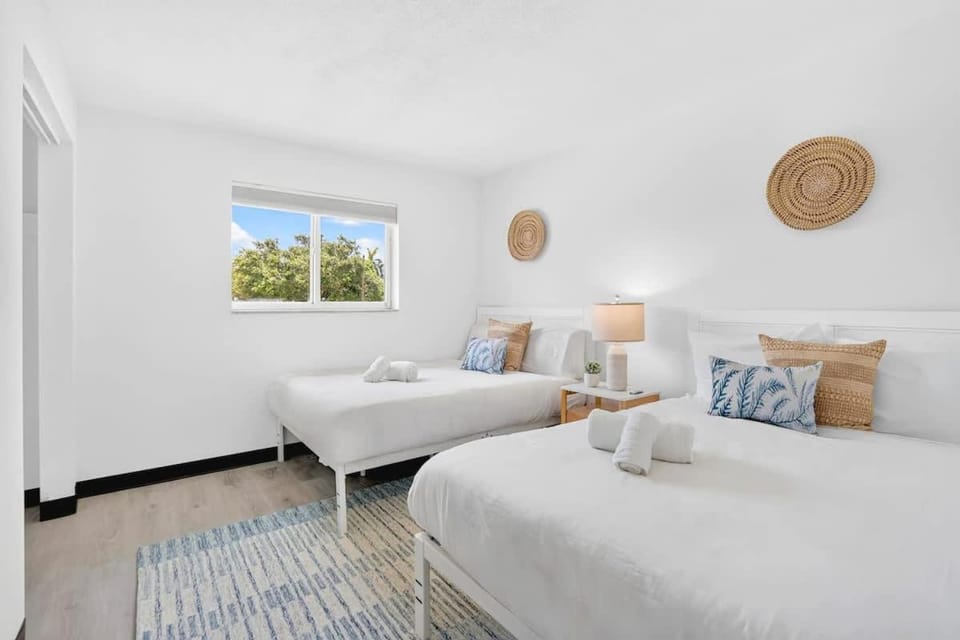 Renovated 2BR Near Beach Airport and Las Olas Apartment in Dania Beach
