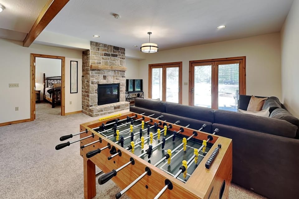 Game Room, TV and multimedia, Living room, Seating area, fireplace, furniture
