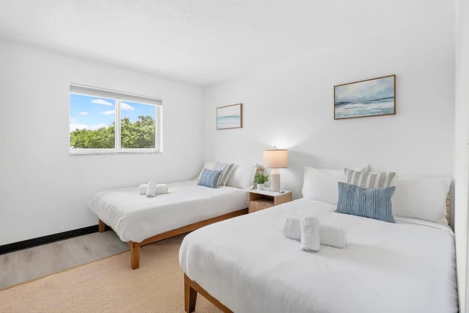 Stylish 2BR Near Beach Airport & Las Olas Apartment in Dania Beach
