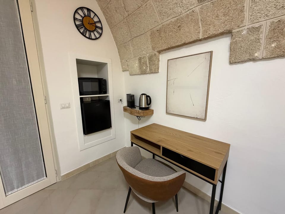 Coffee/tea facilities, Seating area, oven