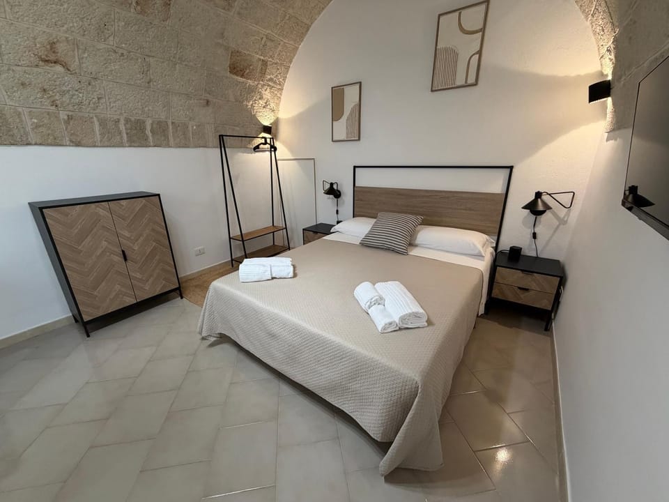 Bed, Photo of the whole room, Bedroom, towels, wardrobe