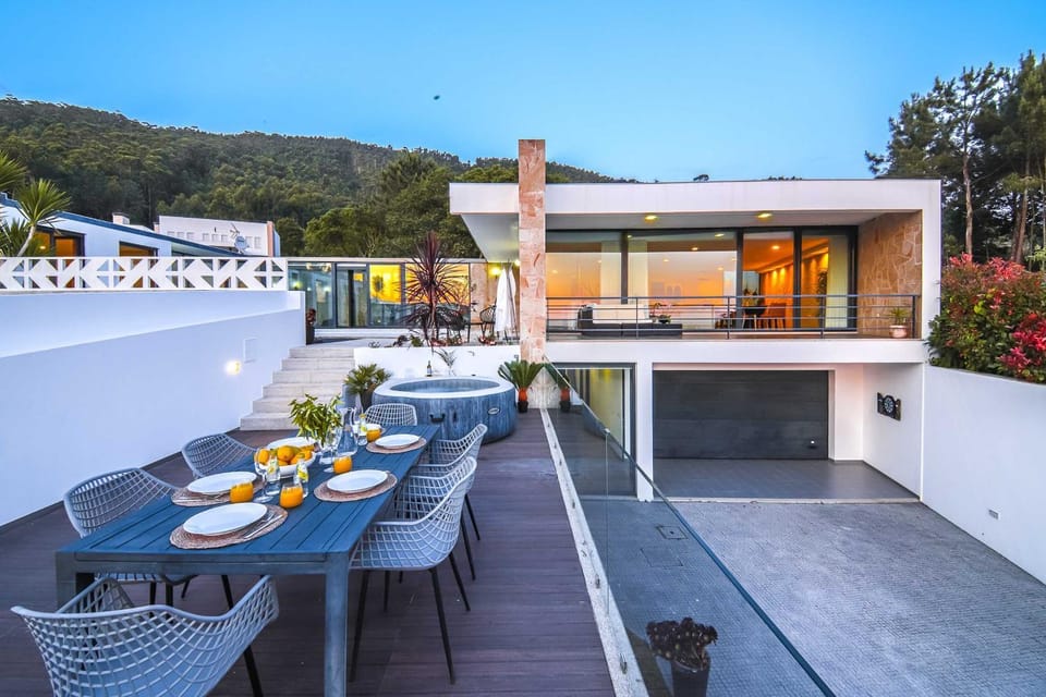 Property building, Balcony/Terrace, Dining area