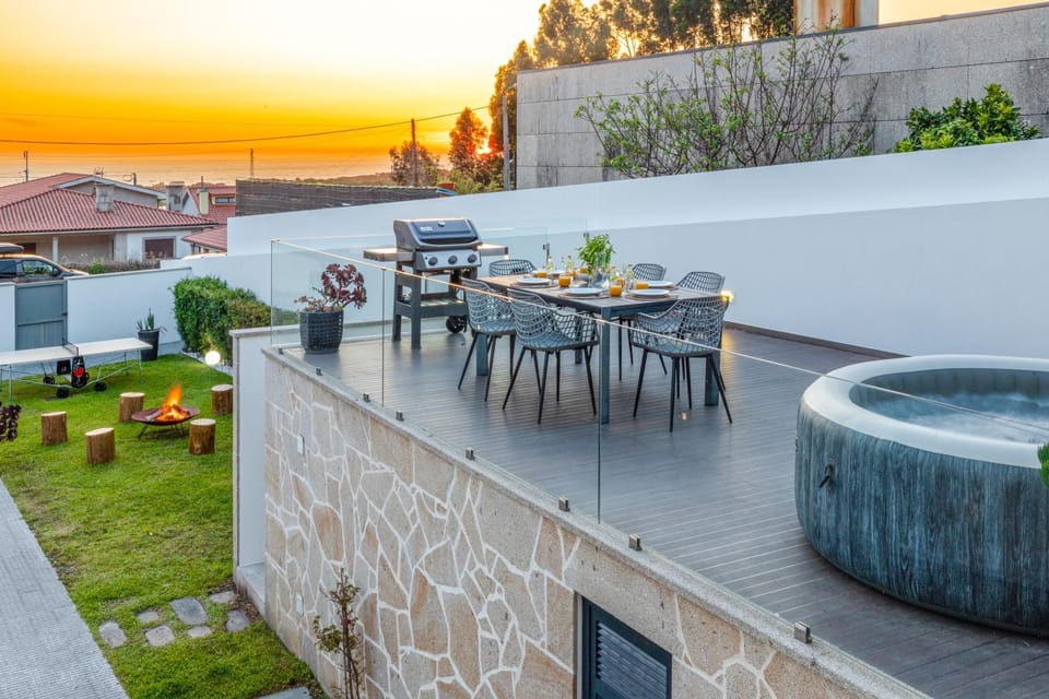BBQ facilities, Garden, Hot Tub, Balcony/Terrace, Dining area