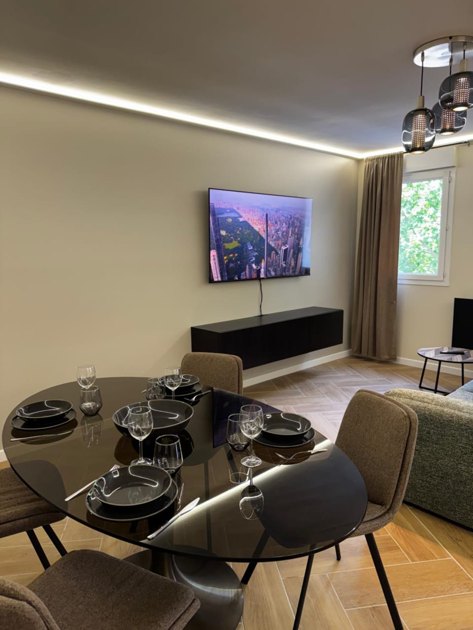Communal lounge/ TV room, Living room, Dining area
