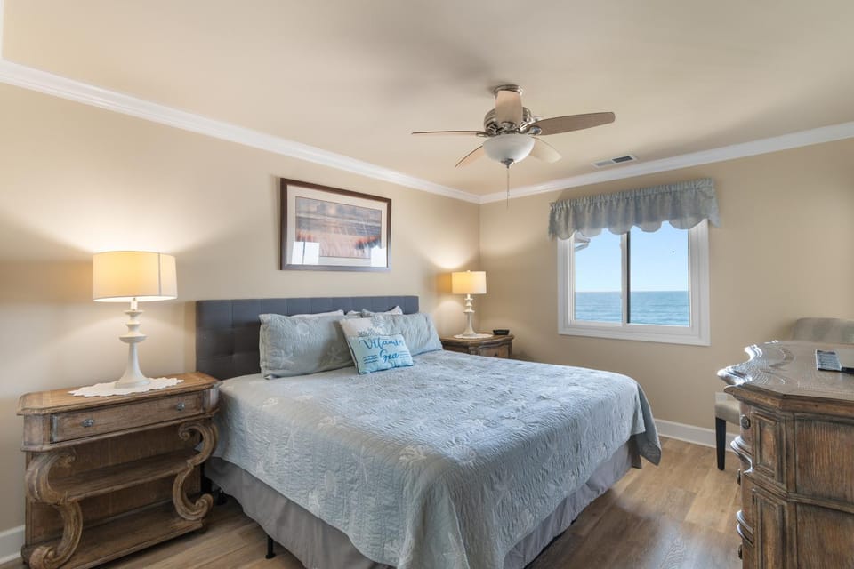 Bed, Day, View (from property/room), Bedroom, Sea view, furniture, towels