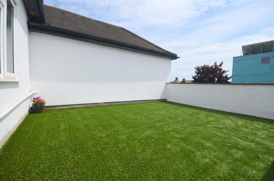Comfortable 3BR Stay, Roof Terrace, Free WiFi Apartment in Ilford
