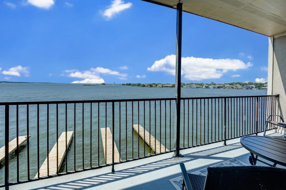 Bird Island View Retreat House in Lake Conroe