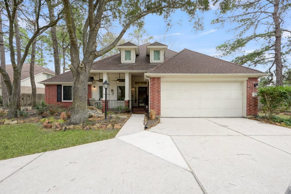 South Rambling Ridge Pl House in The Woodlands