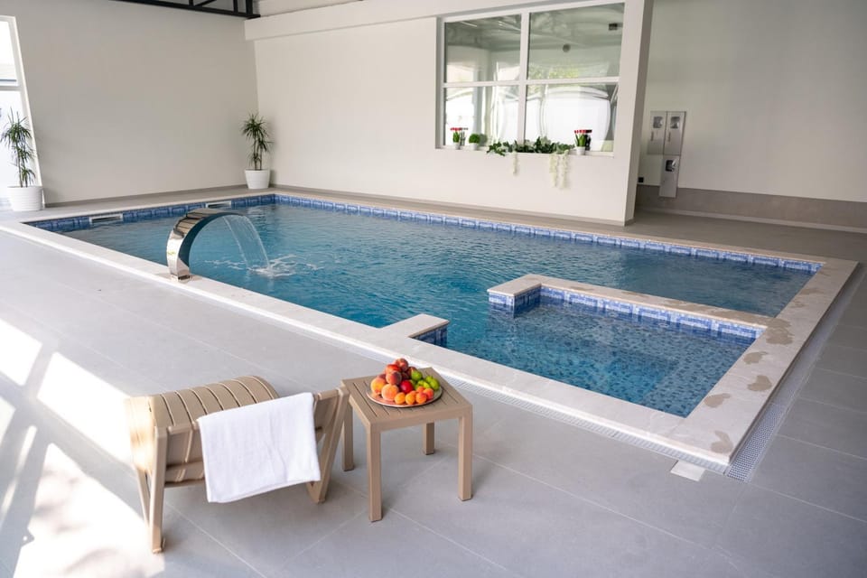 Swimming pool, sunbed