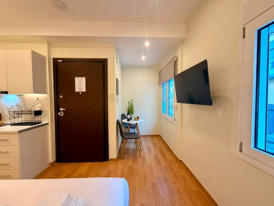 TV and multimedia, Kitchen or kitchenette, Dining area, Bedroom