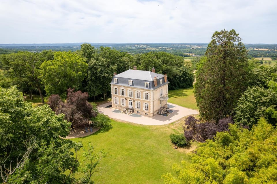 Property building, Bird's eye view, Garden