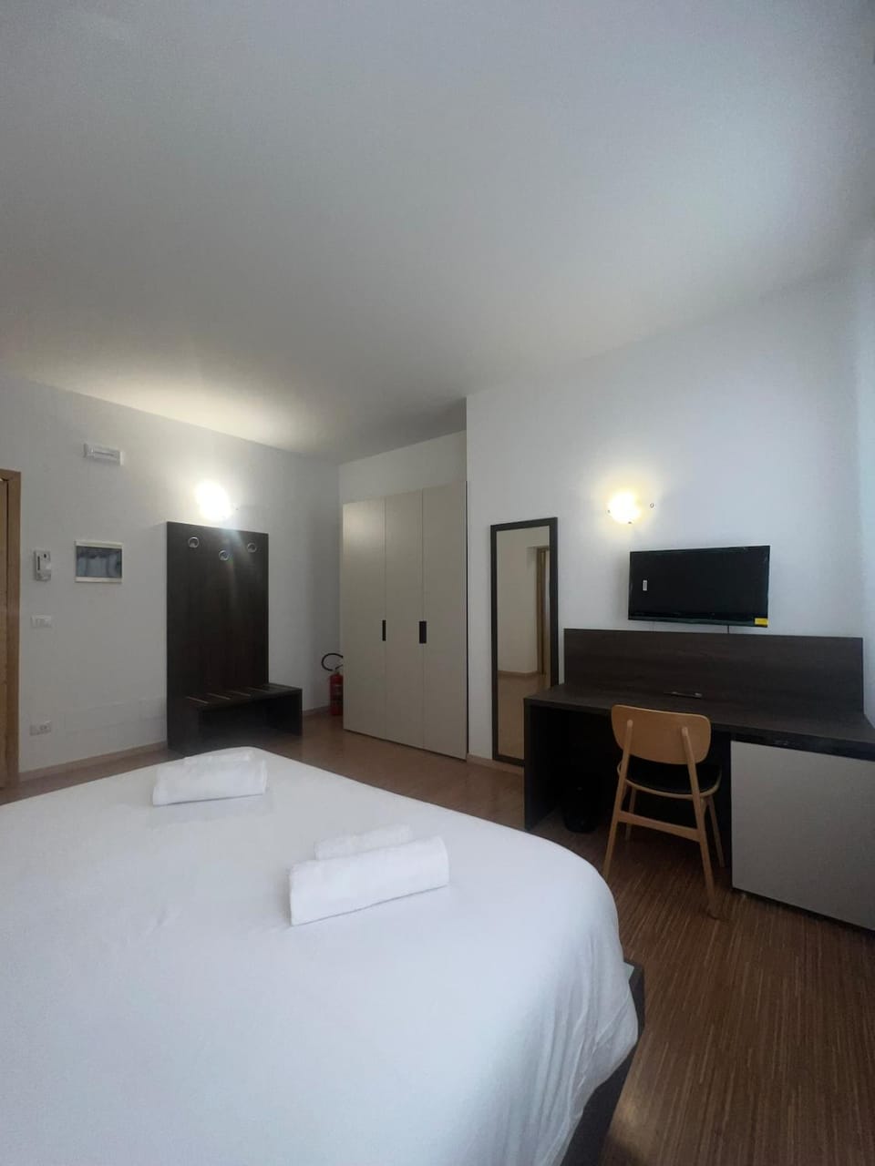 2 Venice rooms Hotel Piazza Ferretto, M9 Museum, Duomo,Teatro Toniolo, Airport, Wi Fi, Central City, Family, Group Friends Apartment in Venice