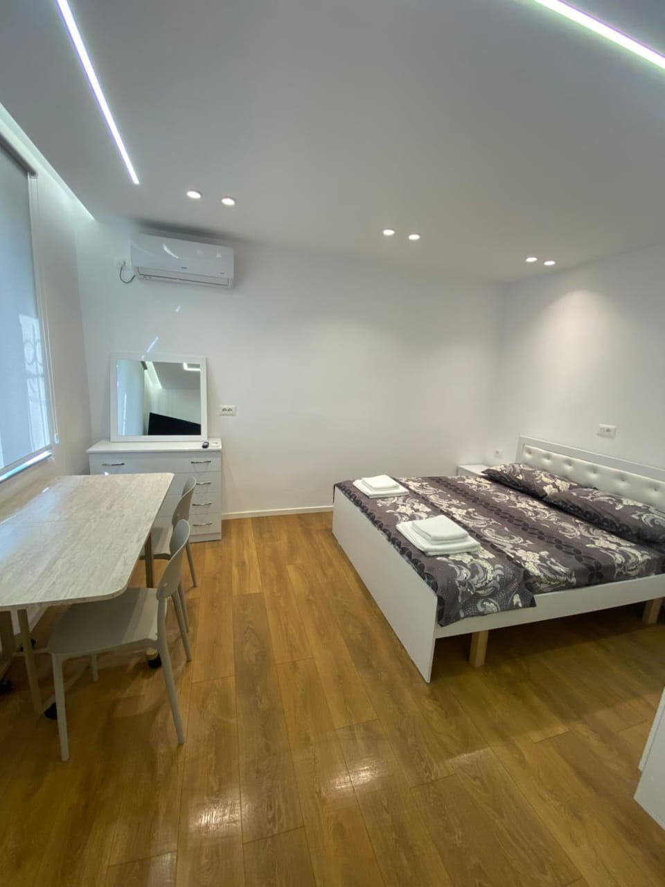 Bed, Dining area, Bedroom, wardrobe, air conditioner