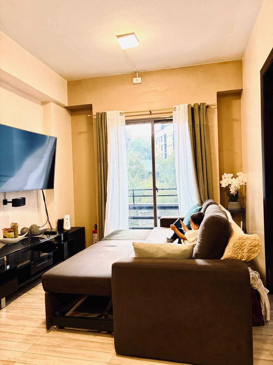 TV and multimedia, Living room, Evening entertainment