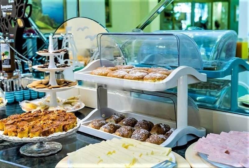 Food and drinks, Food, Breakfast, Continental breakfast, Buffet breakfast