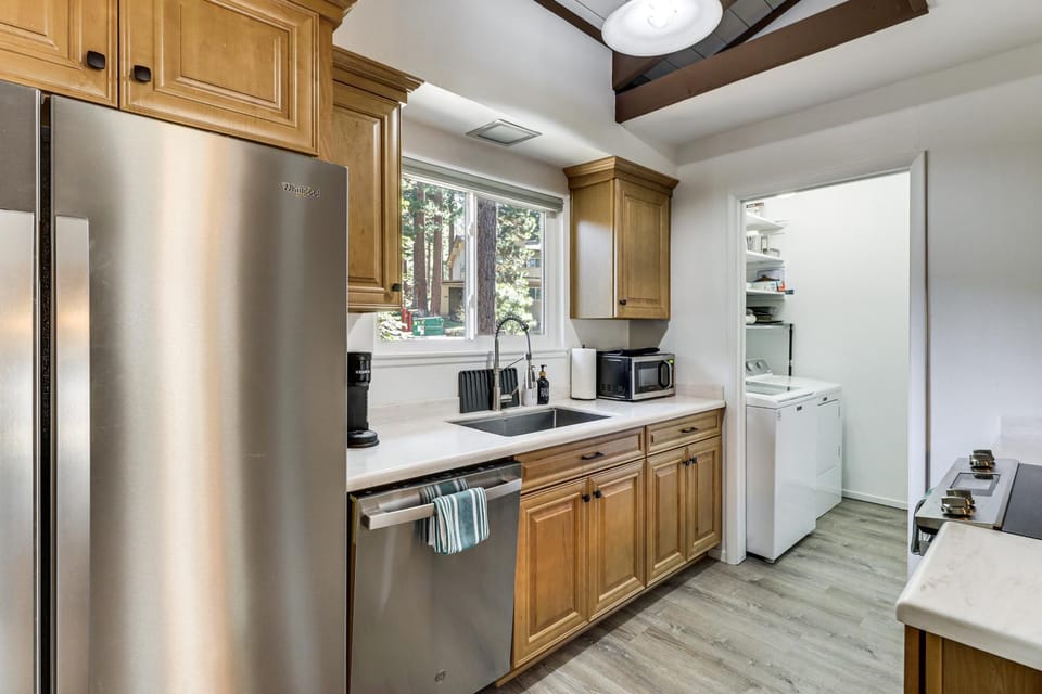 1 Mi to Lake Tahoe! Family & Pet-Friendly Getaway House in Incline Village