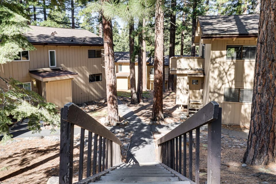 1 Mi to Lake Tahoe! Family & Pet-Friendly Getaway House in Incline Village