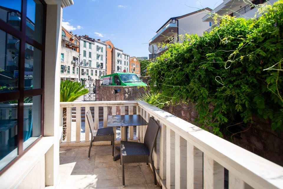 Double Room with Balcony Near Old Town Hotel in Budva