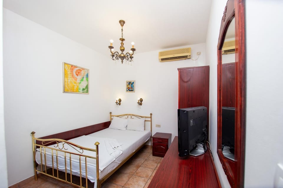 Double Room with Balcony Near Old Town Hotel in Budva
