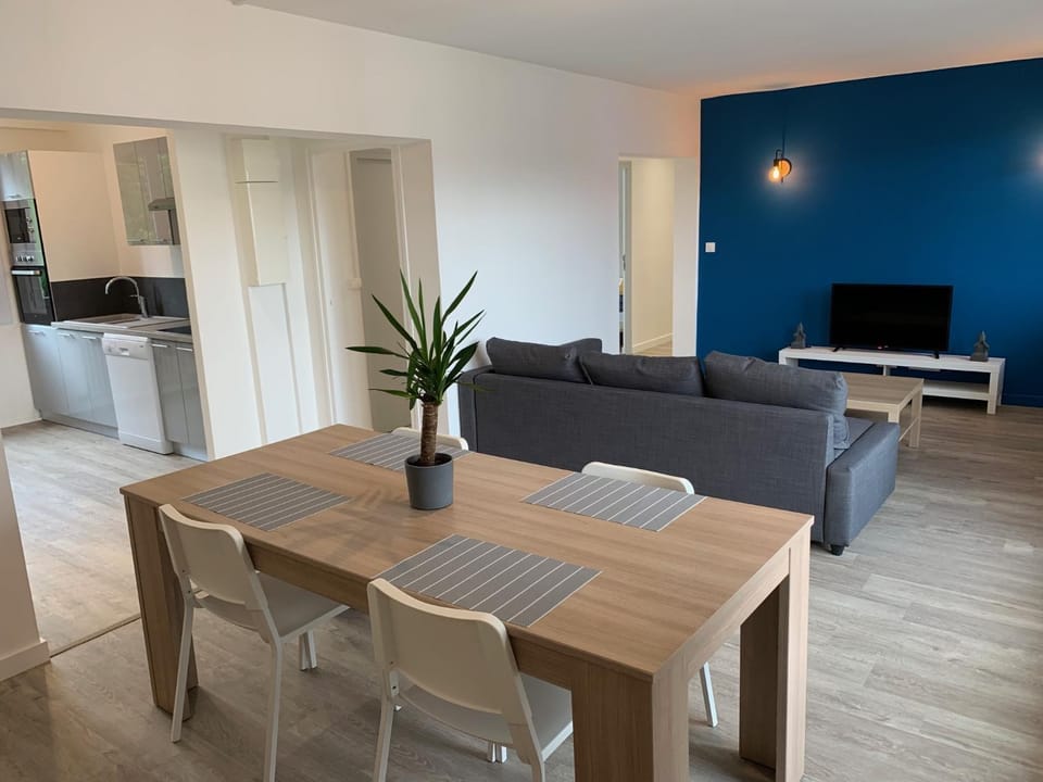 Communal lounge/ TV room, TV and multimedia, Kitchen or kitchenette, Living room, Dining area, oven