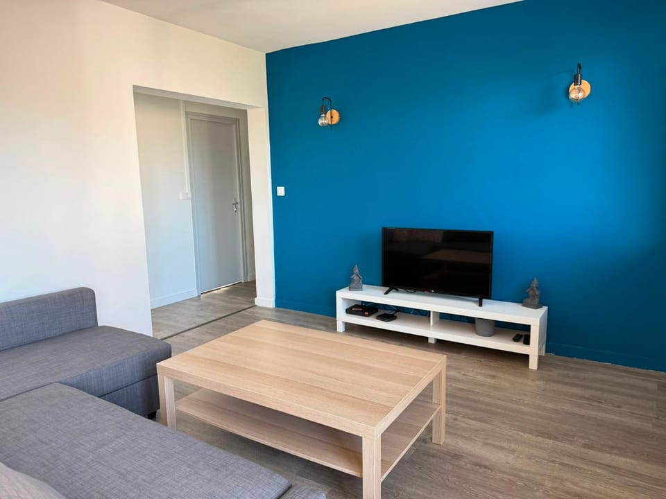 Communal lounge/ TV room, TV and multimedia, Living room