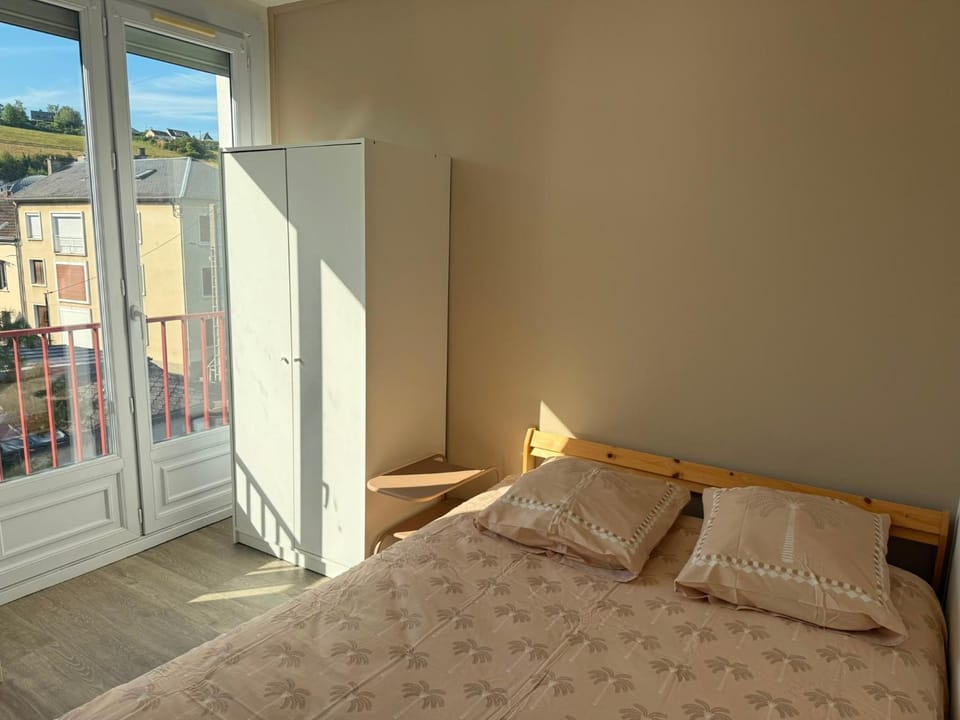 Bed, View (from property/room), Photo of the whole room, Bedroom, wardrobe