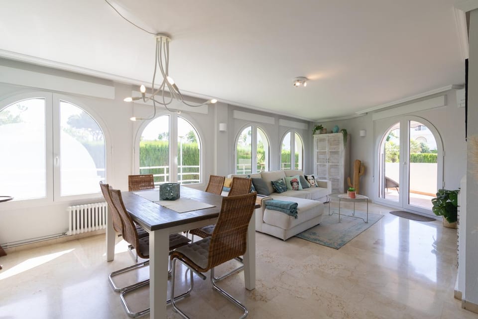 Living room, Dining area