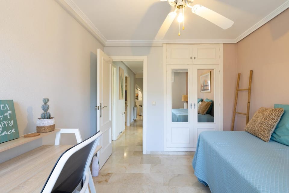 Seating area, Bedroom