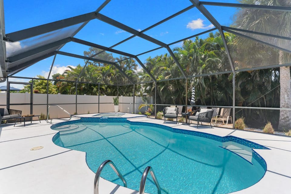 Renovated Naples Home l Near Vanderbilt Beach House in Naples Park