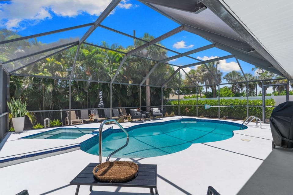 Renovated Naples Home l Near Vanderbilt Beach House in Naples Park