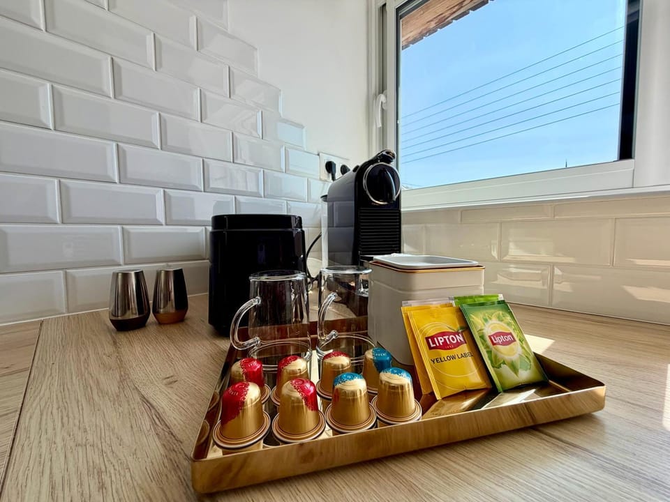 Coffee/tea facilities, Food and drinks, Food, Drinks, toaster
