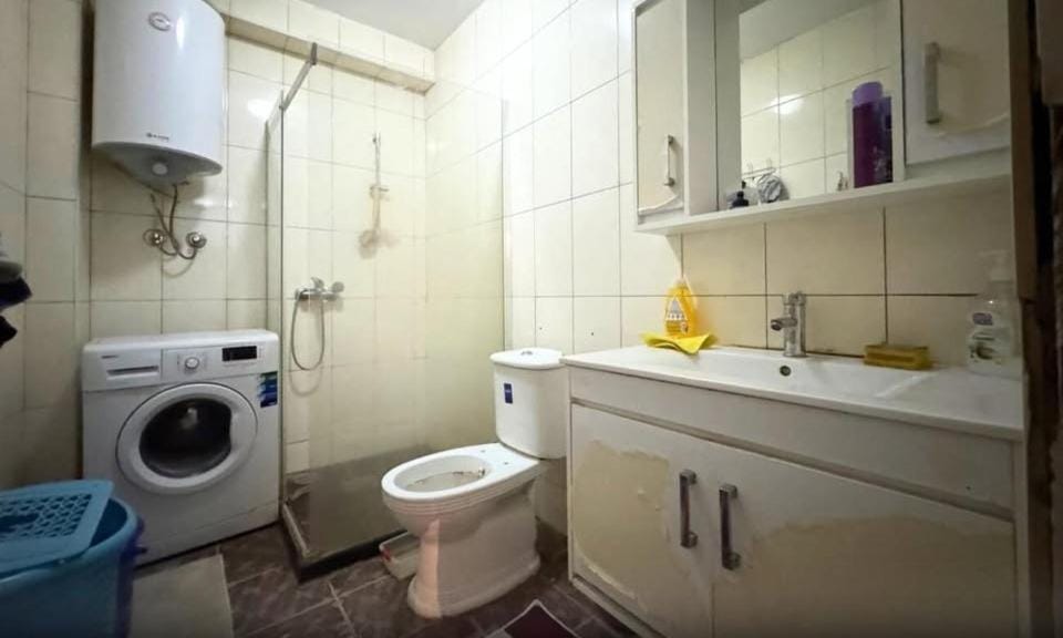 Shower, Toilet, Bathroom, towels, washing machine