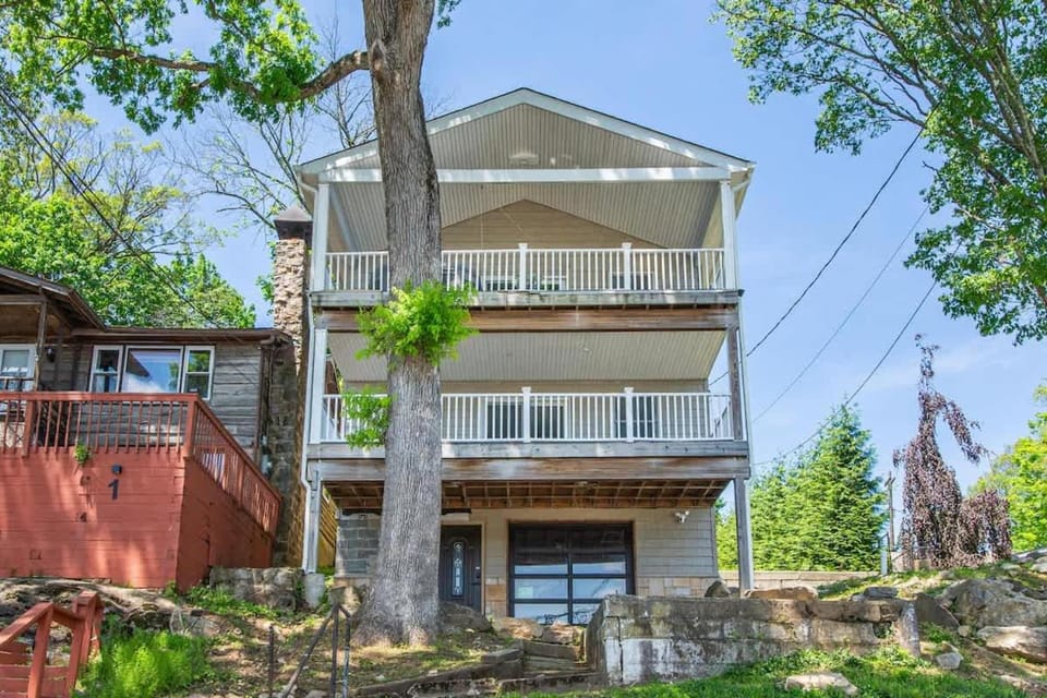 Water front Home On Lake Hopatcong House in Lake Hopatcong