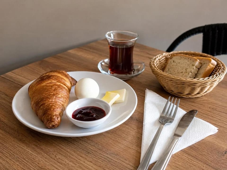 Restaurant/places to eat, Food and drinks, Food, Breakfast, Continental breakfast