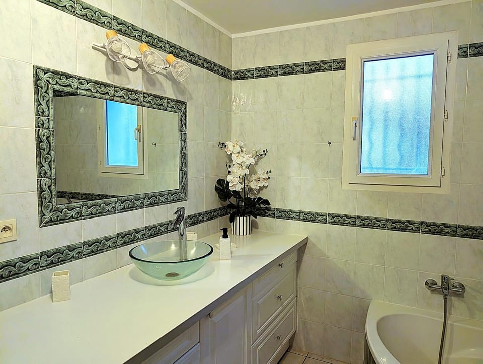 Bathroom, Bath