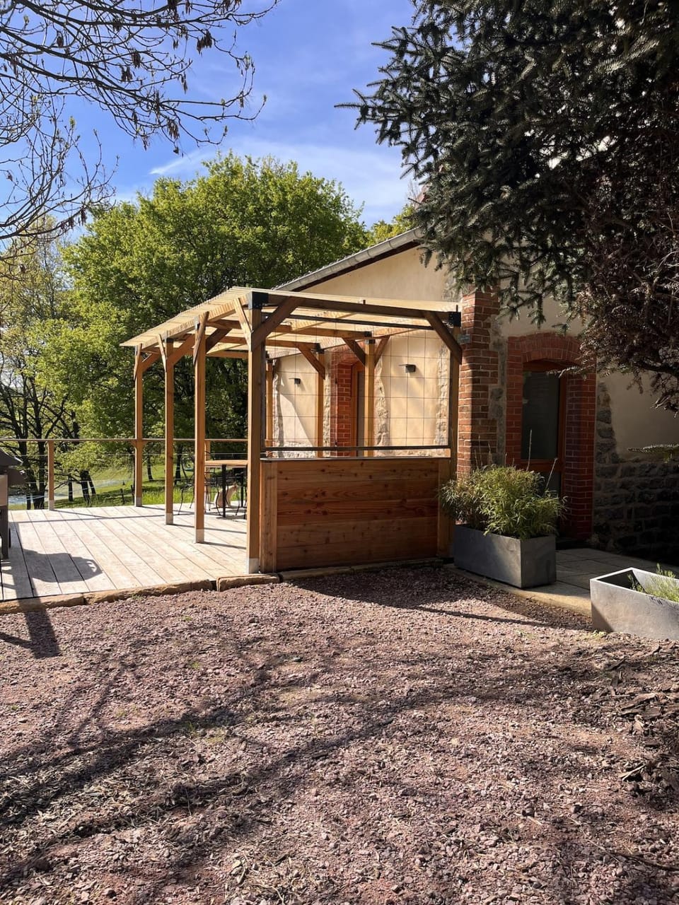 Studio indépendant au calme avec terrasse Apartment in Bourgogne-Franche-Comté
