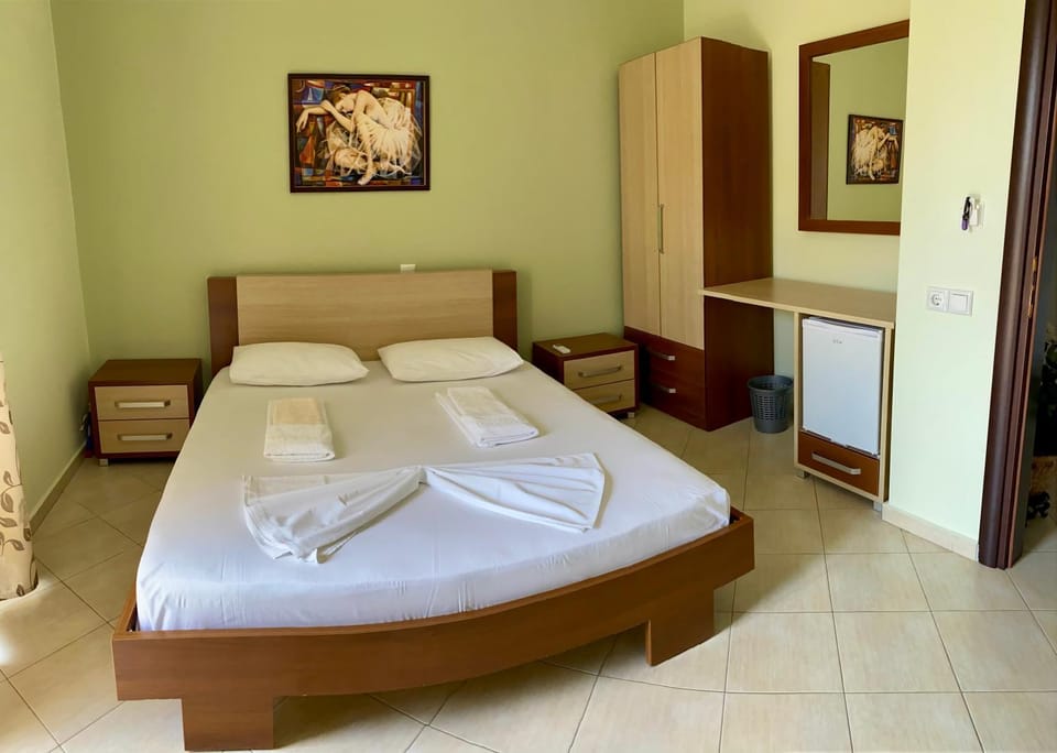 Bed, Bedroom, towels, wardrobe
