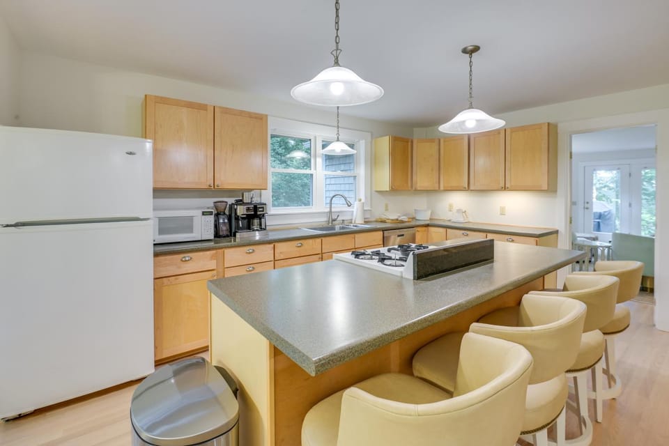 6 Mi to Acadia Nat'l Park! Cozy Gem w/ Deck, Grill House in Northeast Harbor