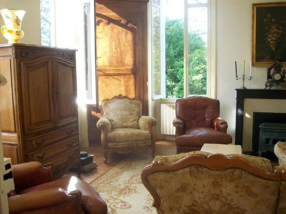 Communal lounge/ TV room