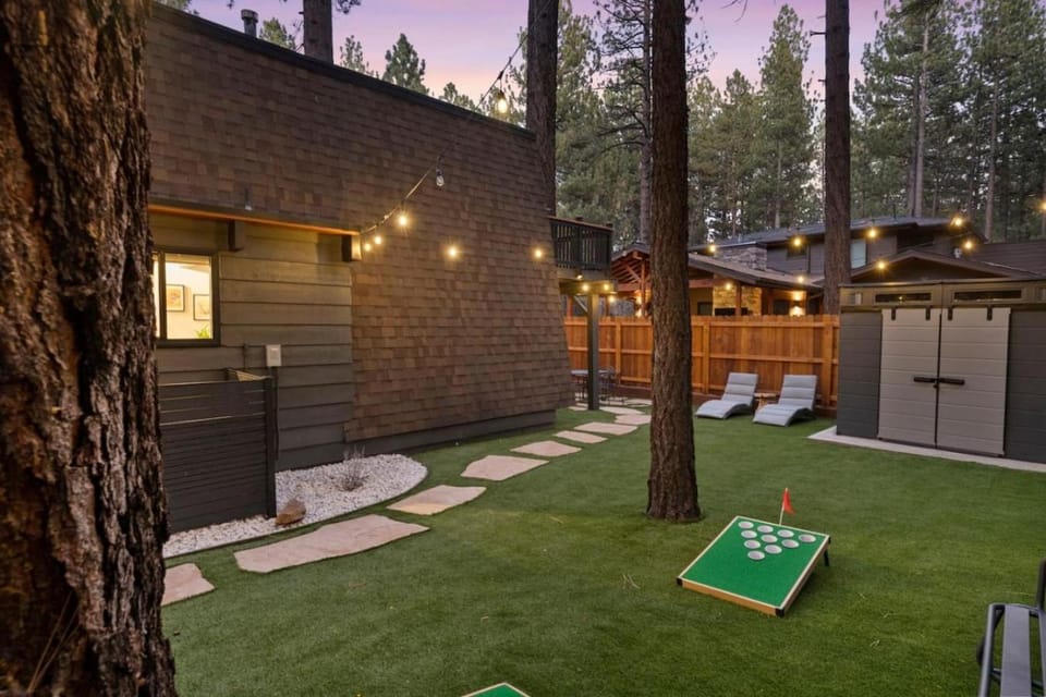 Serenity Cabin, Walk to Slopes, Hot tub, Fire Pit Cabin in Big Bear